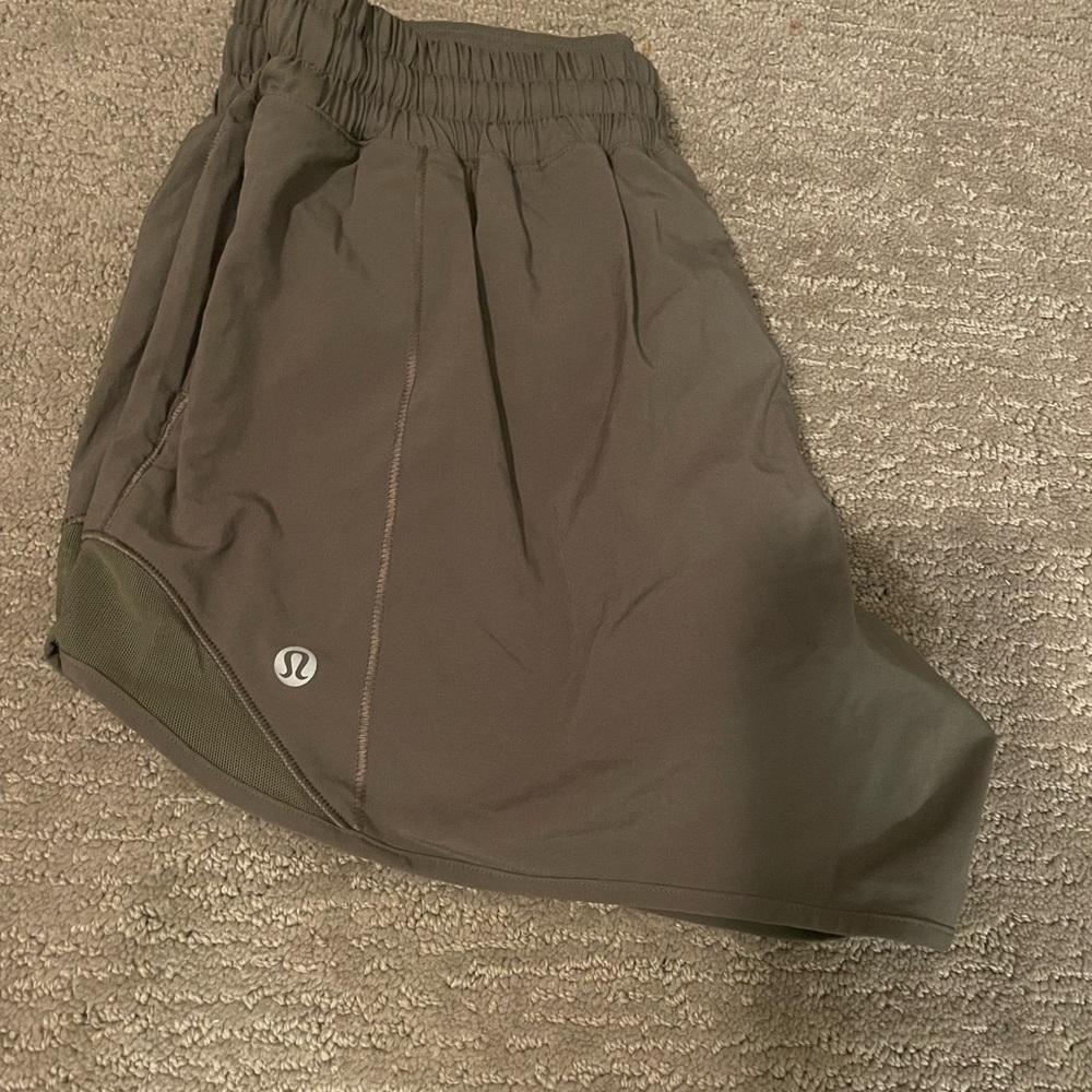 Hotty hot high-rise lined short 4” army green size 6
